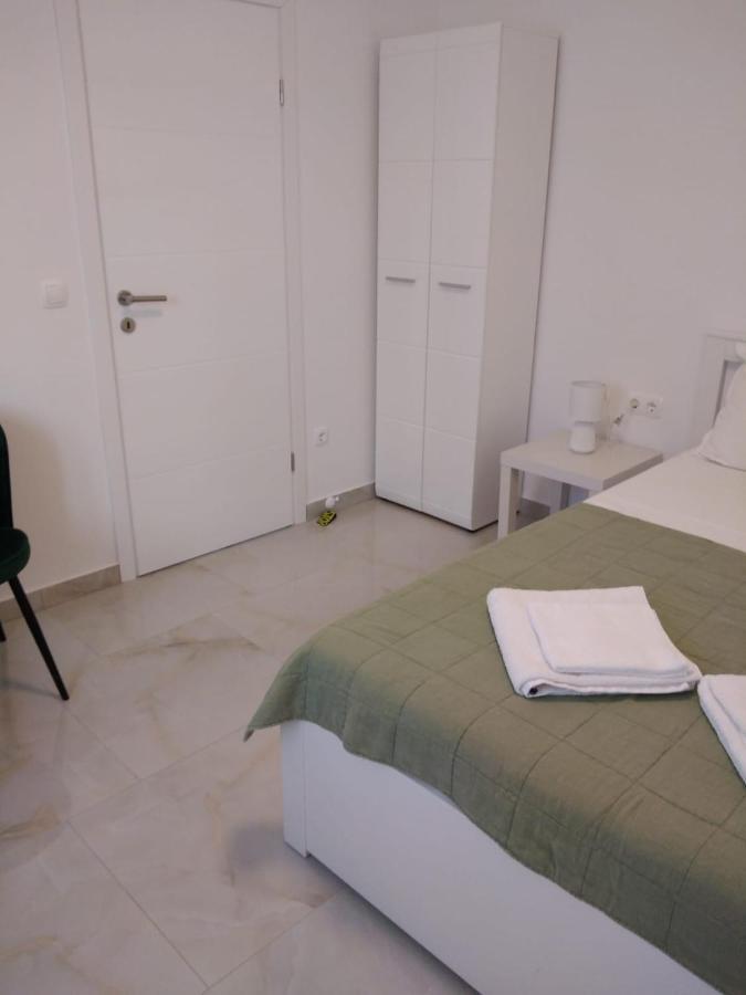 Apartment With Terrace And Garden Pirovac Dış mekan fotoğraf