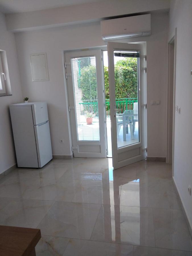 Apartment With Terrace And Garden Pirovac Dış mekan fotoğraf