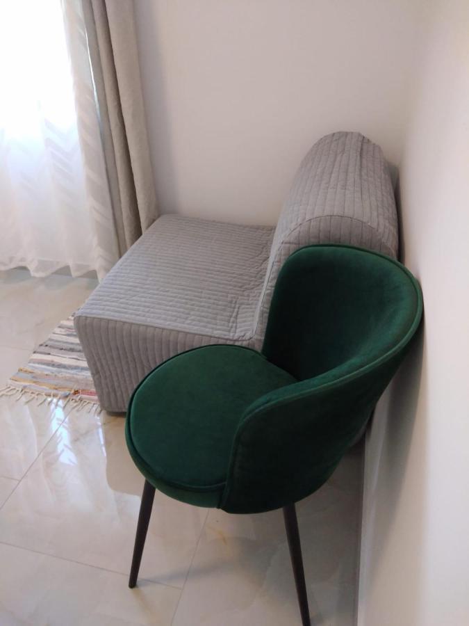 Apartment With Terrace And Garden Pirovac Dış mekan fotoğraf