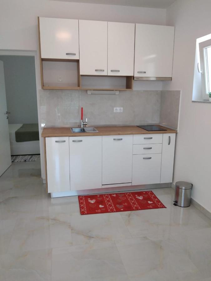 Apartment With Terrace And Garden Pirovac Dış mekan fotoğraf