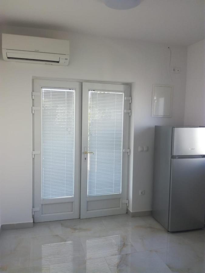 Apartment With Terrace And Garden Pirovac Dış mekan fotoğraf