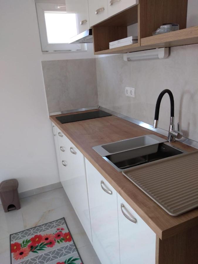 Apartment With Terrace And Garden Pirovac Dış mekan fotoğraf