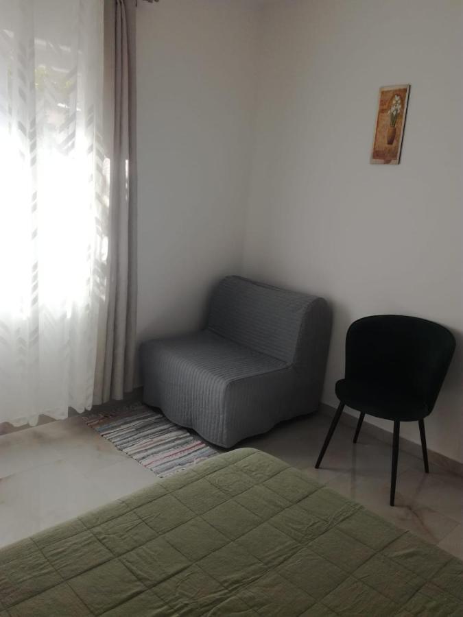 Apartment With Terrace And Garden Pirovac Dış mekan fotoğraf