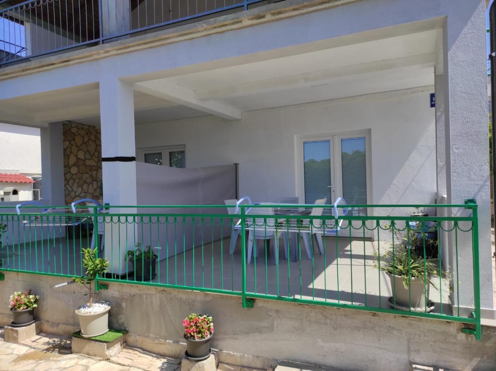 Apartment With Terrace And Garden Pirovac Dış mekan fotoğraf