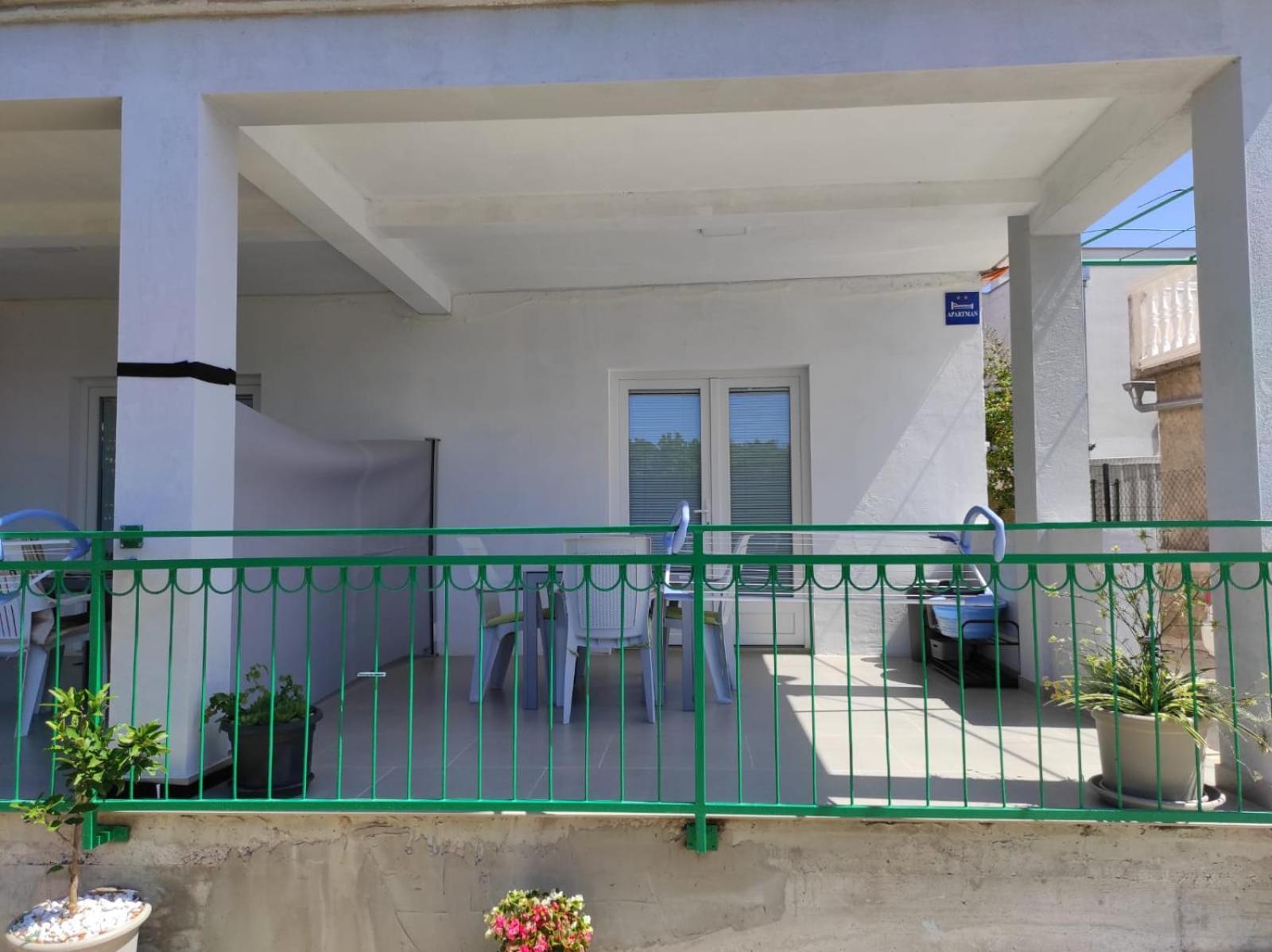 Apartment With Terrace And Garden Pirovac Dış mekan fotoğraf