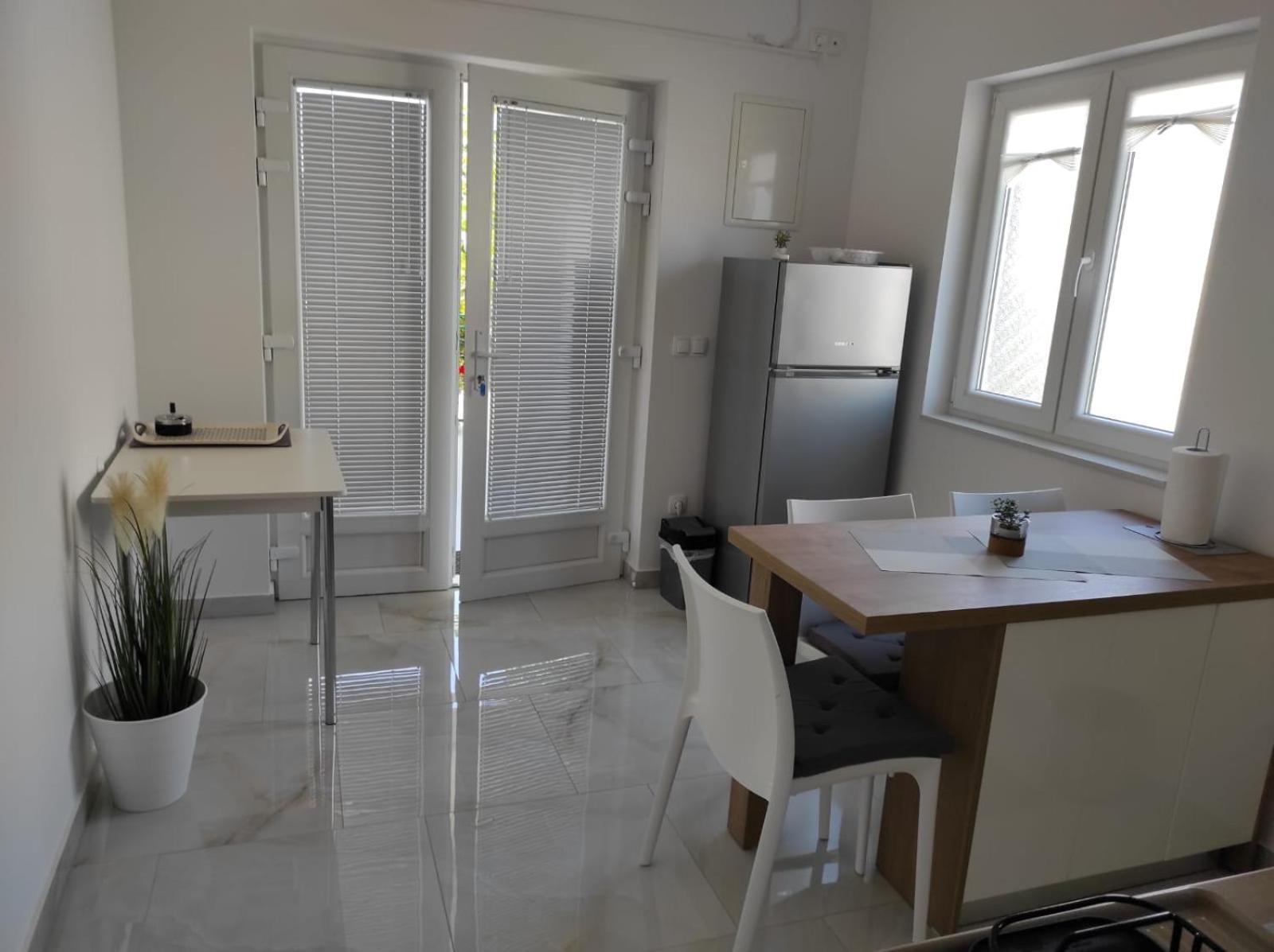Apartment With Terrace And Garden Pirovac Dış mekan fotoğraf