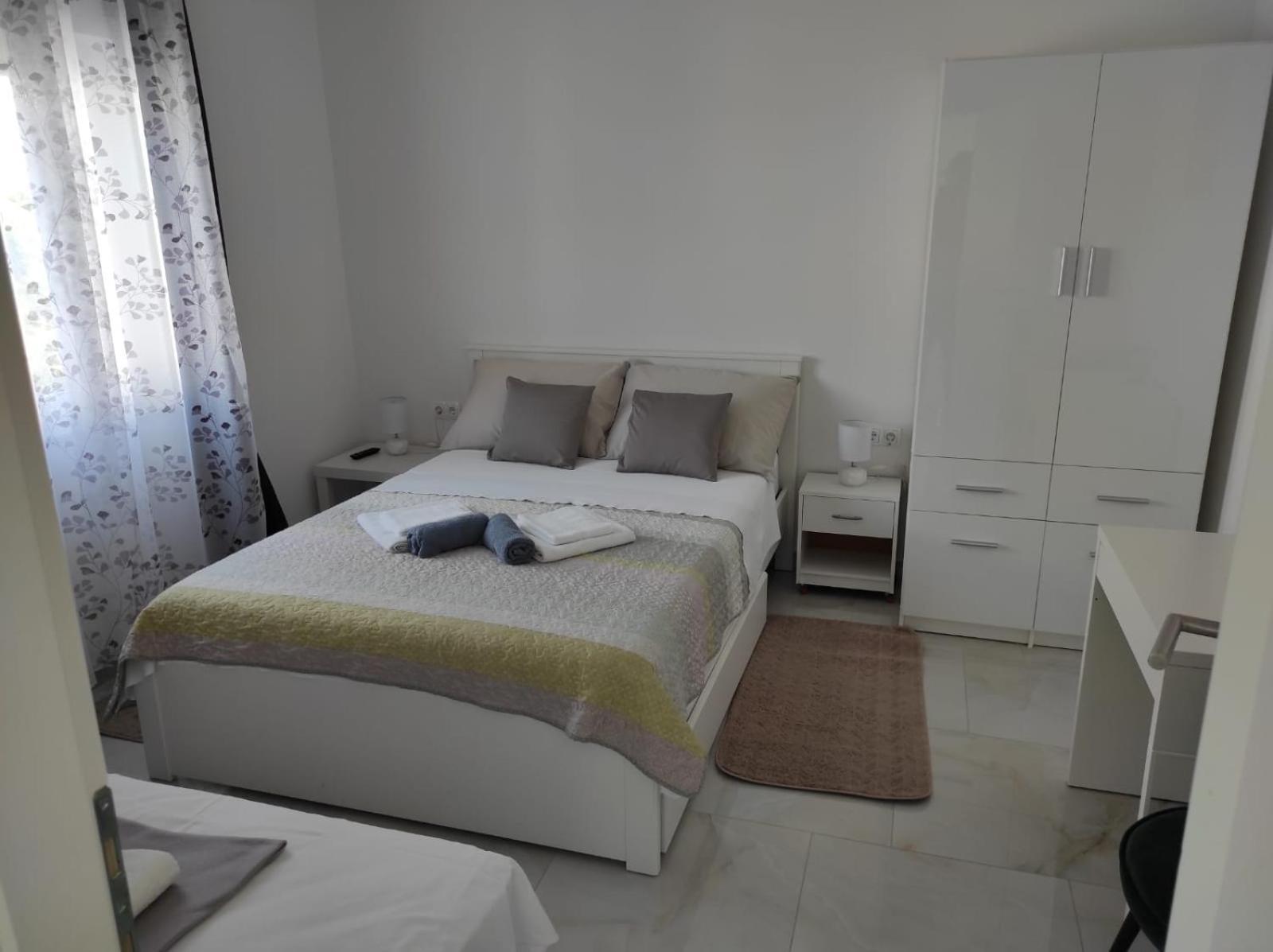 Apartment With Terrace And Garden Pirovac Dış mekan fotoğraf