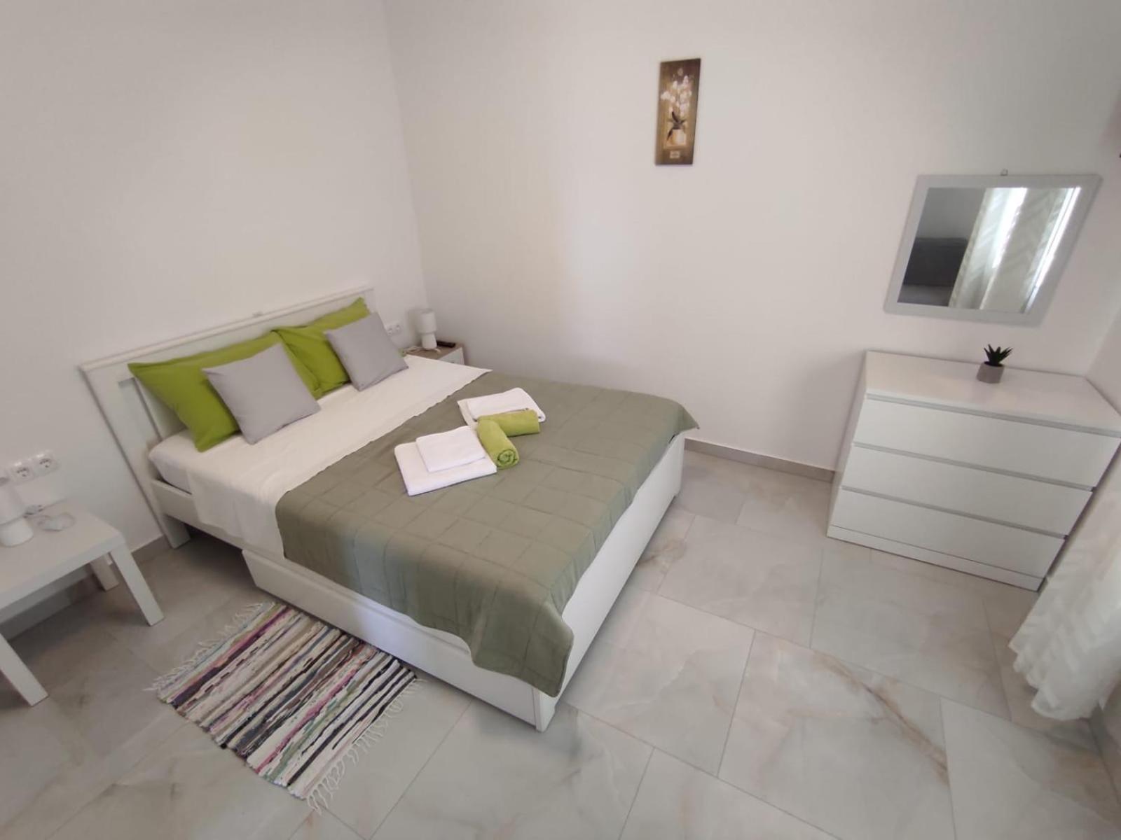 Apartment With Terrace And Garden Pirovac Dış mekan fotoğraf