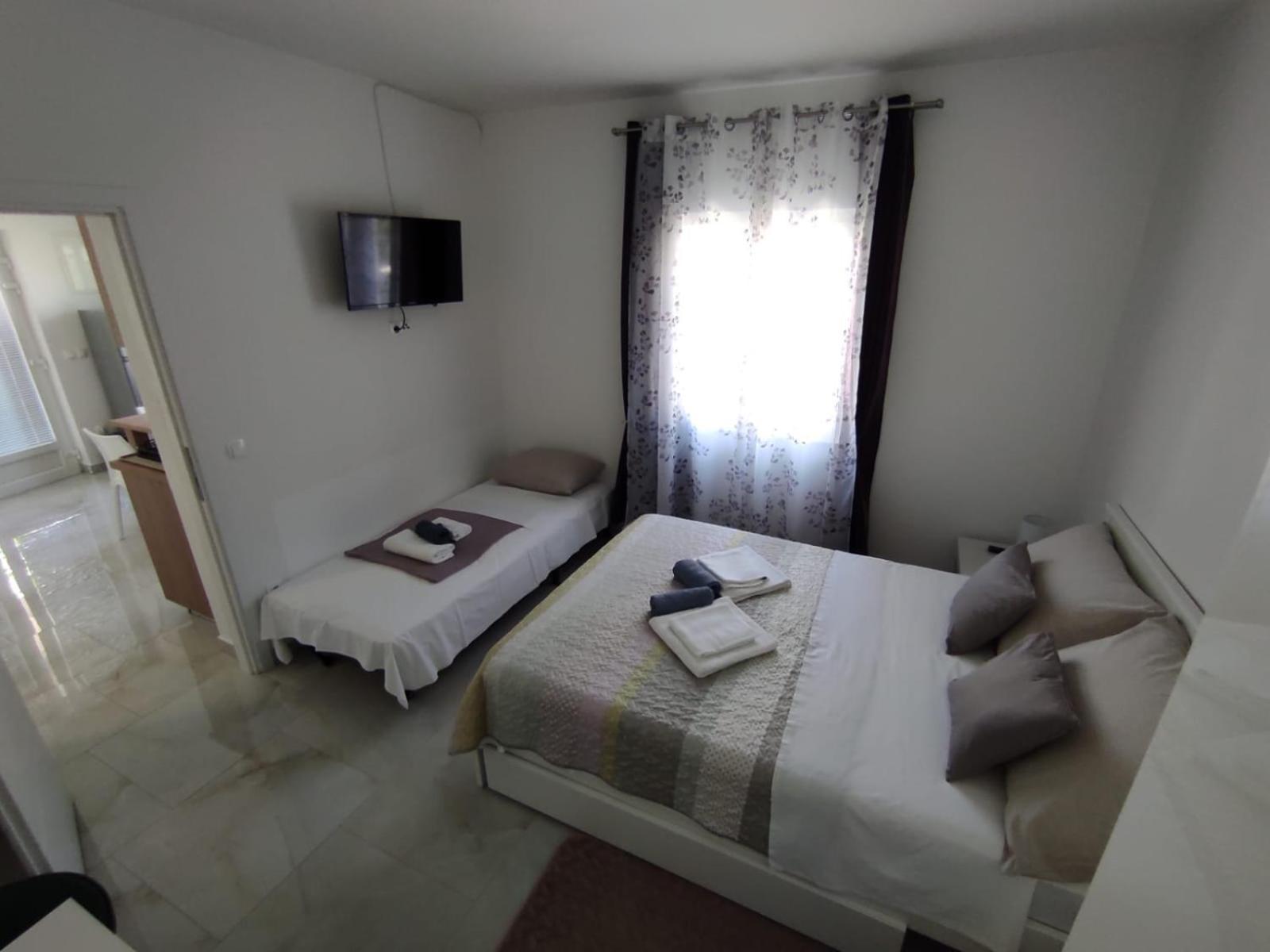 Apartment With Terrace And Garden Pirovac Dış mekan fotoğraf