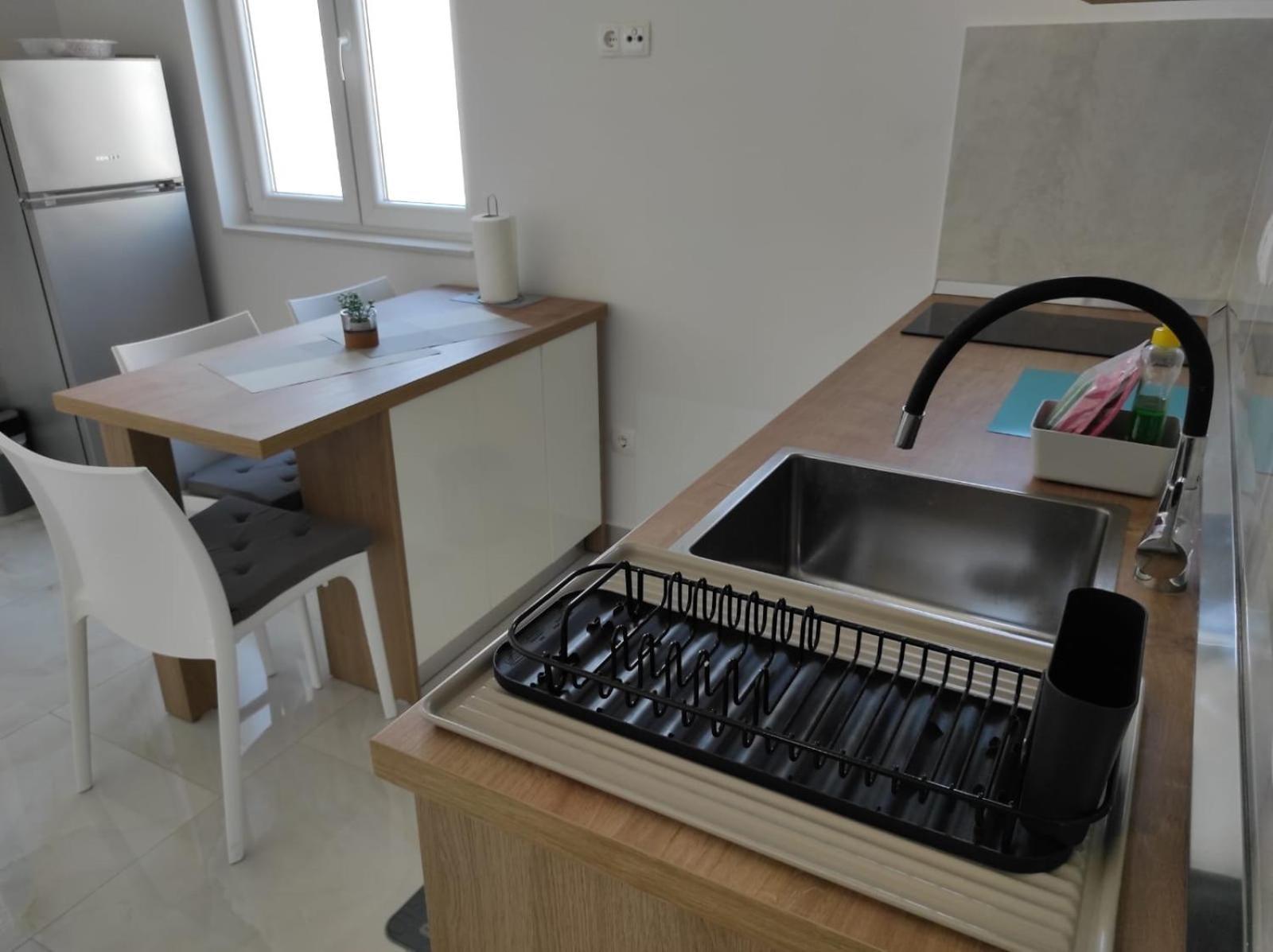 Apartment With Terrace And Garden Pirovac Dış mekan fotoğraf
