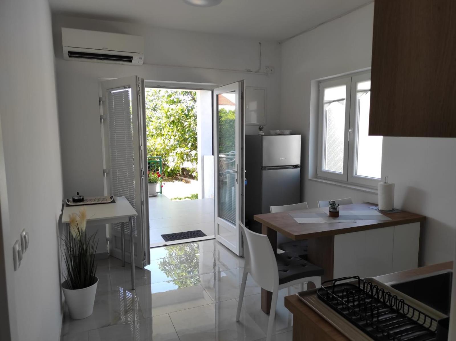 Apartment With Terrace And Garden Pirovac Dış mekan fotoğraf