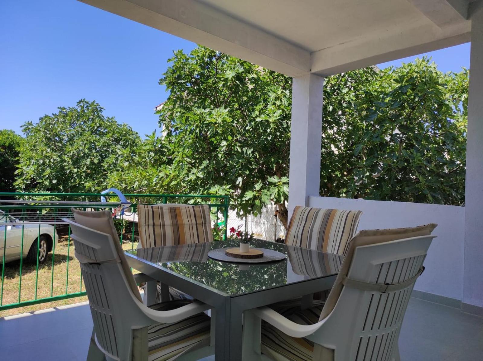 Apartment With Terrace And Garden Pirovac Dış mekan fotoğraf